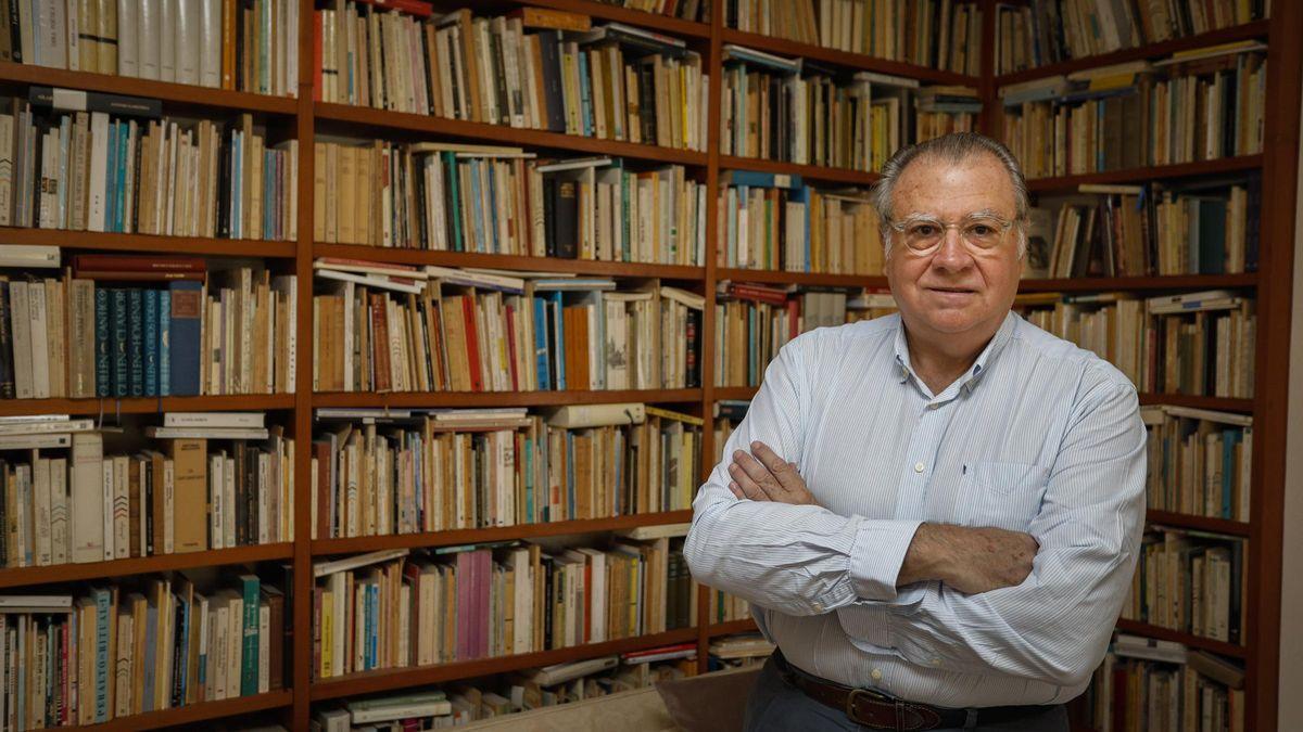 El poeta Jaime Siles.