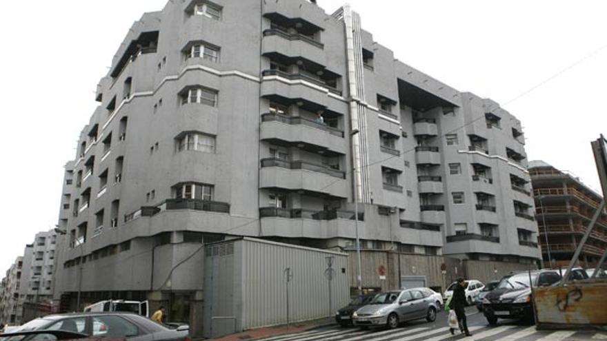 El menor descendió por una sábana desde el segundo piso de la fachada de Povisa que da a Tarragona.