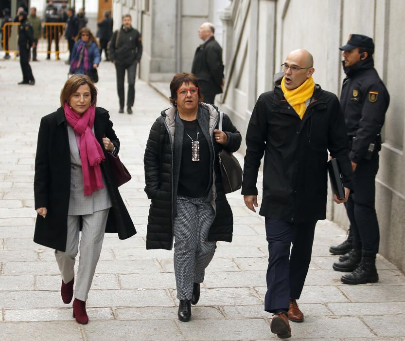 El diputat d'ERC Raül Romeva i les exdiputades d'ERC Dolors Bassa i Carme Forcadell arribant al Tribunal Suprem