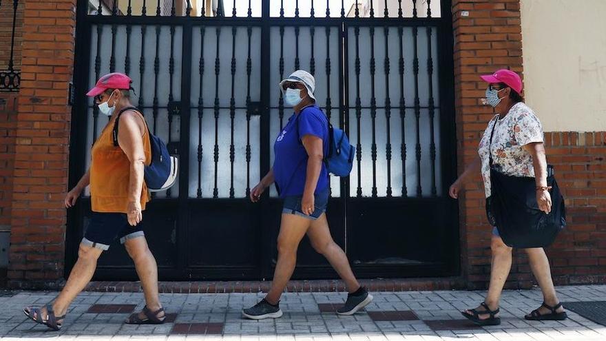 Turistas pasean por Málaga, en una imagen de archivo.