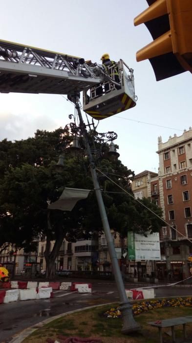 Actuaciones de los bomberos el pasado domingo a causa de la caída de mobiliario urbano a causa de las fuertes rachas de viento