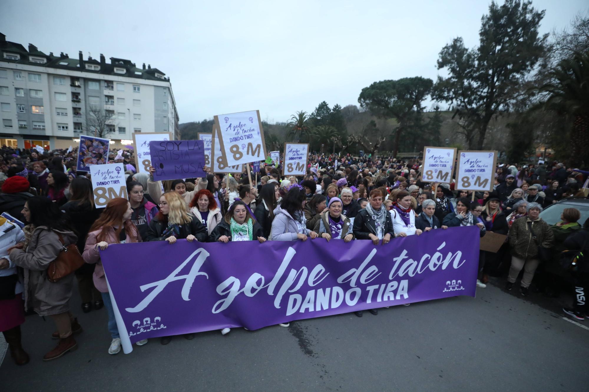 Así fue la manifestación del 8 M en Langreo