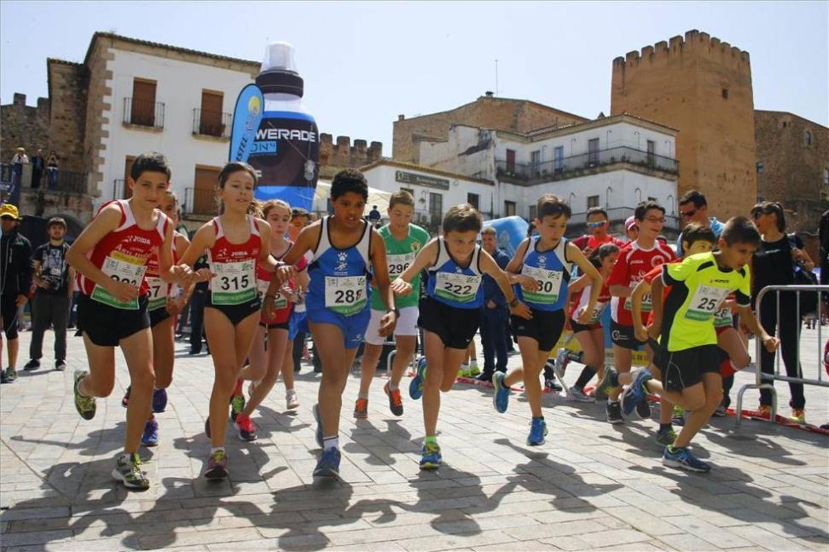 El cacereño Humberto Cerezo gana la novena media maratón de Cáceres