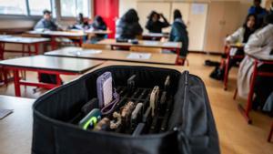 França fa un pas més per prohibir les xarxes socials a joves de menys de 15 anys