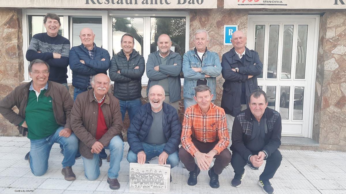 Agustín, con sus antiguos compañeros del UD Couto