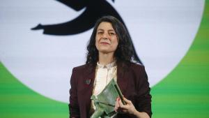 La escritora Samanta Schweblin, ganadora del Premio Aena de Narrativa por El buen mal.