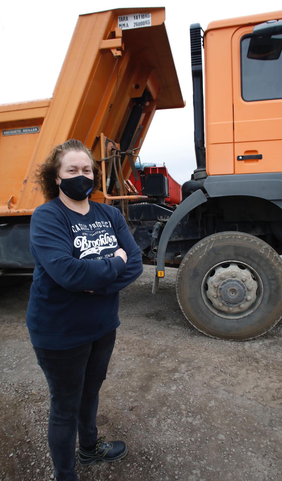 Pioneras en el 8M-Delfina González, una camionera de vuelta a la obra