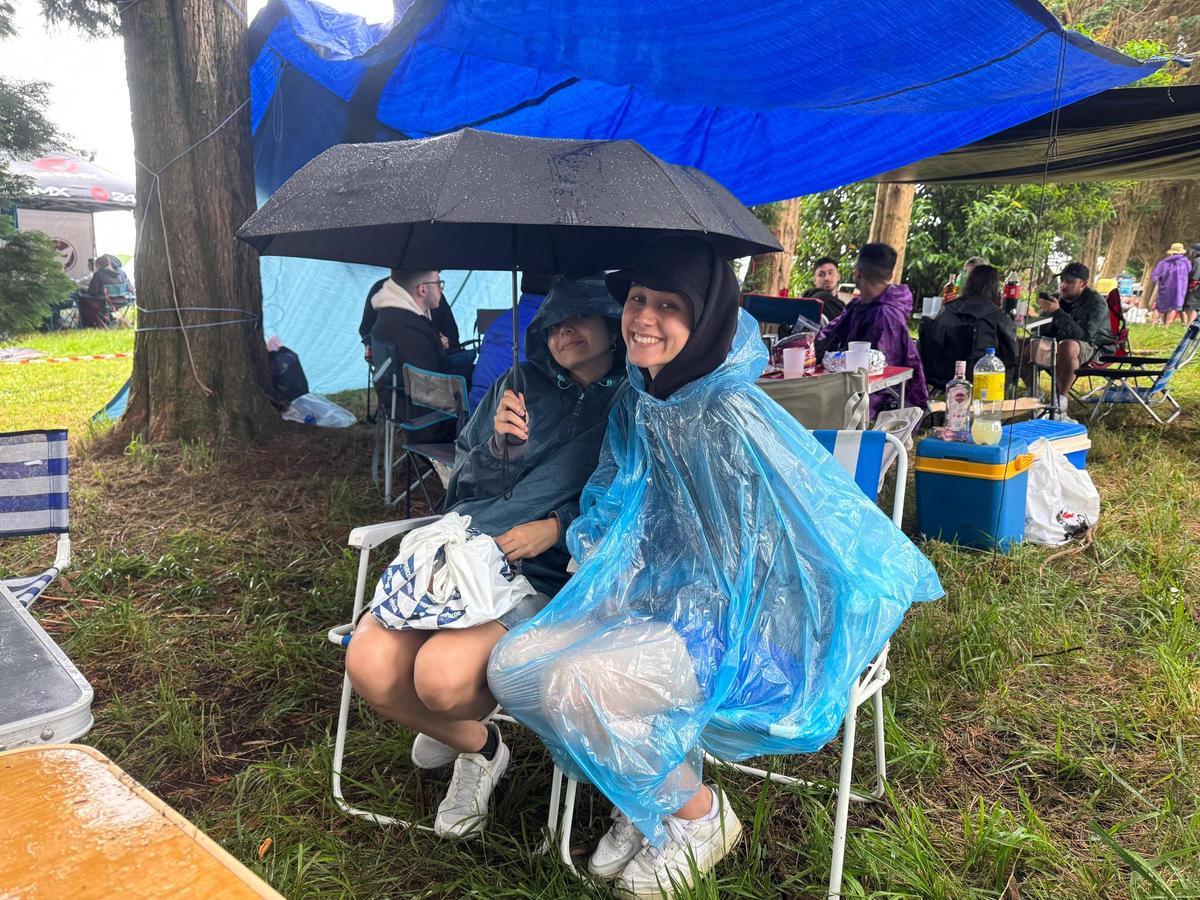 Bajo una carpa ajena durante el festival del año pasado