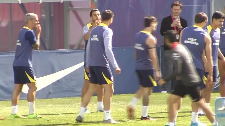 Último entrenamiento del Atlético antes del choque liguero contra el Barça
