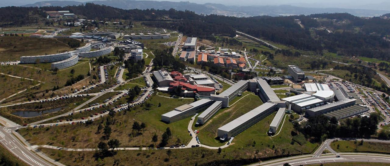 Vista aérea del campus de la Universidad en Vigo // R. Grobas