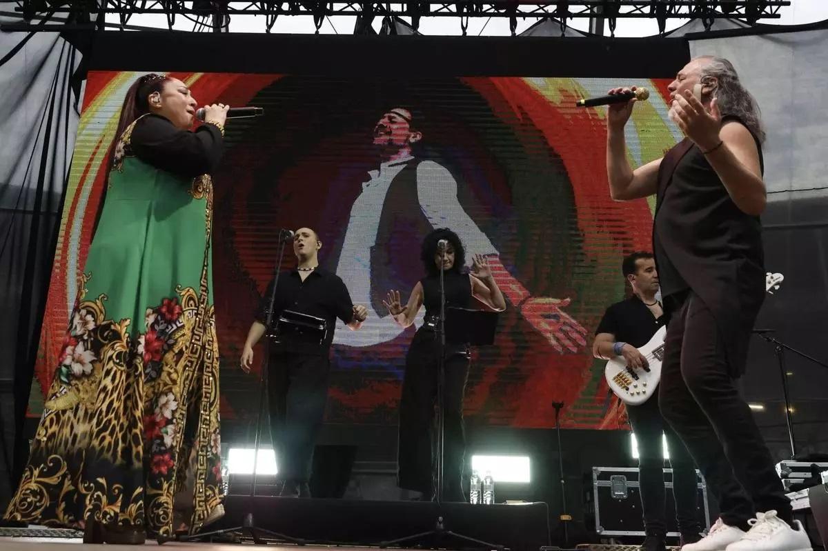 Dionisio Martín Lobato y María de los Ángeles Muñoz, Camela, en un concierto ofrecido el pasado mes de mayo en Gijón