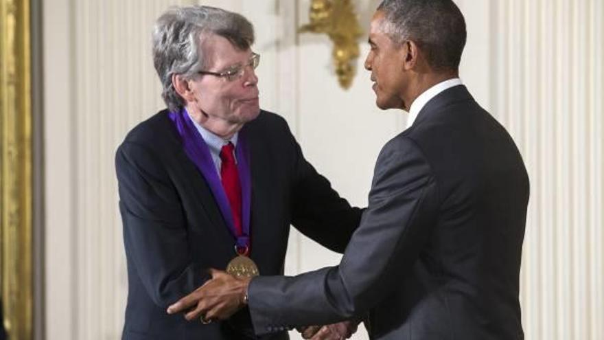 Obama premia la aportación al arte de Stephen King