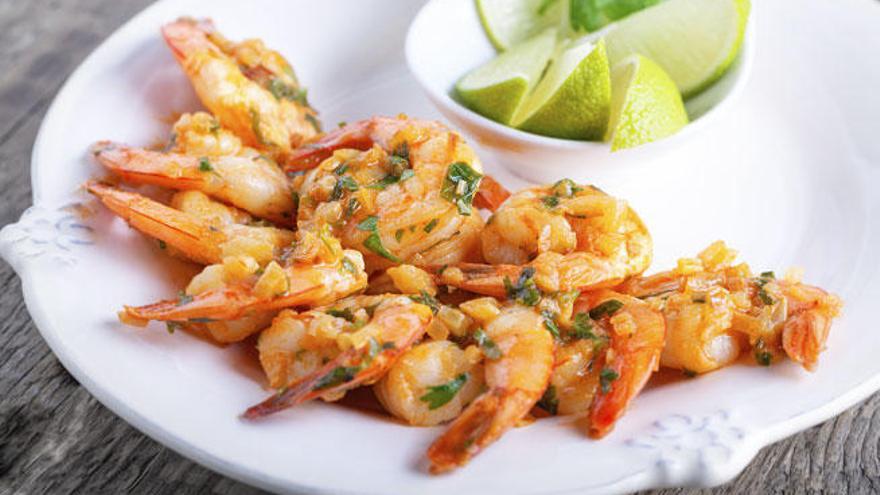 Un rico plato de gambas al curry.