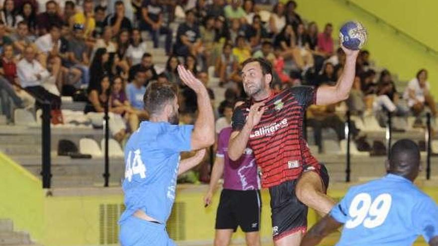 Roberto Álvarez, en el partido contra el Teucro. // Bernabé/Javier Lalín