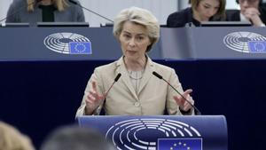 Ursula von der Leyen, a la seu del Parlament Europeu a Estrasburg, ahir. | RONALD WITTEK / EFE