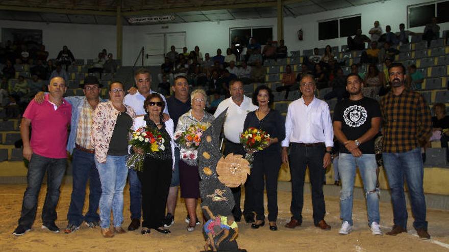 La familia Cabrera Cabrera fue homenajeada por todos los clubes de Lanzarote por su decidido apoyo a la Lucha canaria.