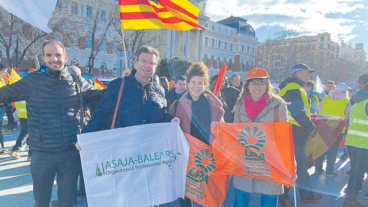 Tractorada: Varios miembros de Asaja Balears, Joan Company y Joana Obrador fueron la presencia mallorquina en la gran protesta de Madrid.