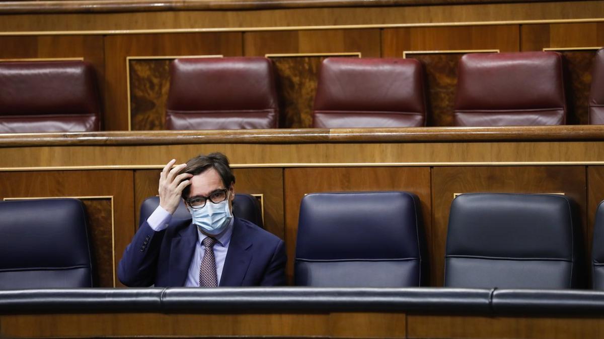 El ministro de Sanidad, Salvador Illa, en su escaño en el Congreso.