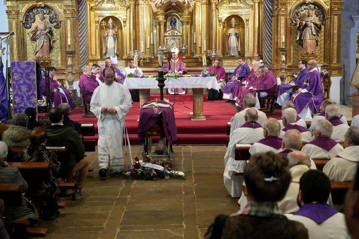 GALERÍA | La iglesia de San Ildefonso, abarrotada para despedir a José Ángel Rivera de las Heras