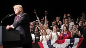 Trump, durante su discurso electoral  en Miami ante los eufóricos cubanos refugiados en ese estado de EEUU.