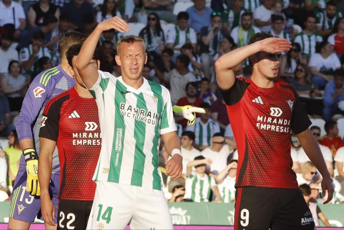 Córdoba CF-Mirandés: el partido de El Arcángel en imágenes