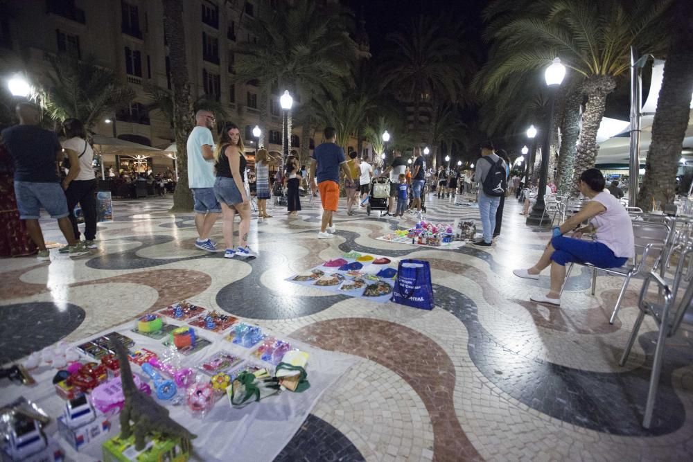 Las mantas cubren los paseos de Alicante