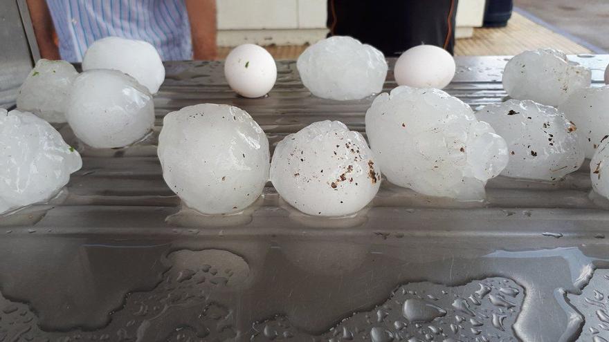 Una enorme tormenta de granizo acaba con casi toda la cosecha de melocotón de Calanda, en Teruel