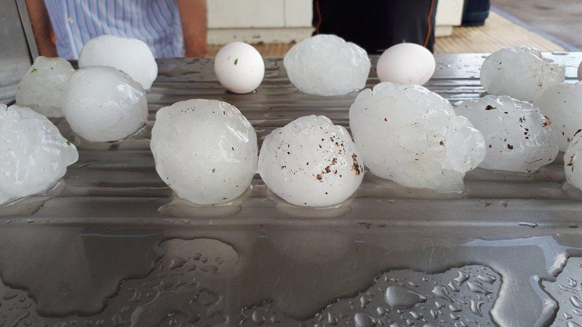 Granizo caído este martes en Calanda.