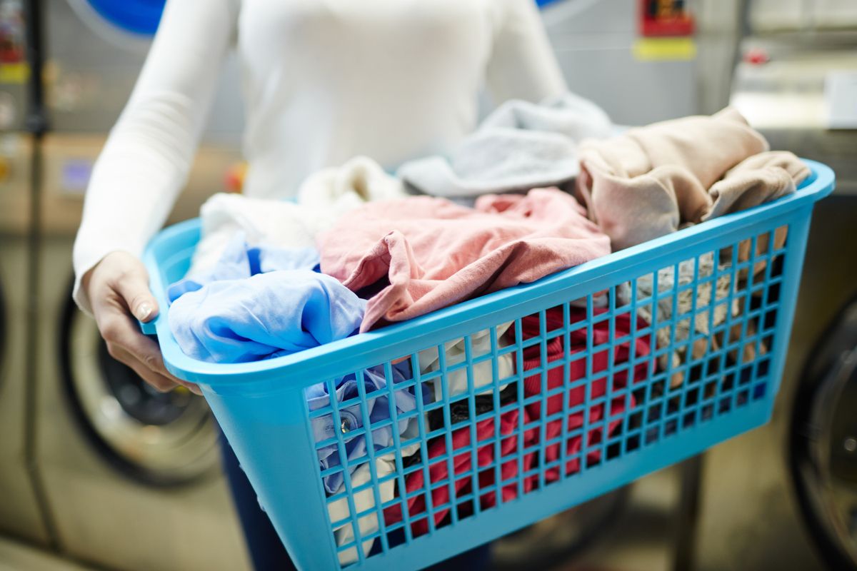 ¿Cómo manipular la ropa sucia y hacer la colada para evitar infecciones?