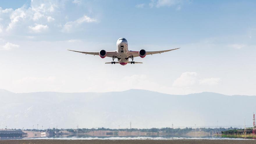 Un avió aterrant a un aeroport espanyol, el 28 de gener del 2021