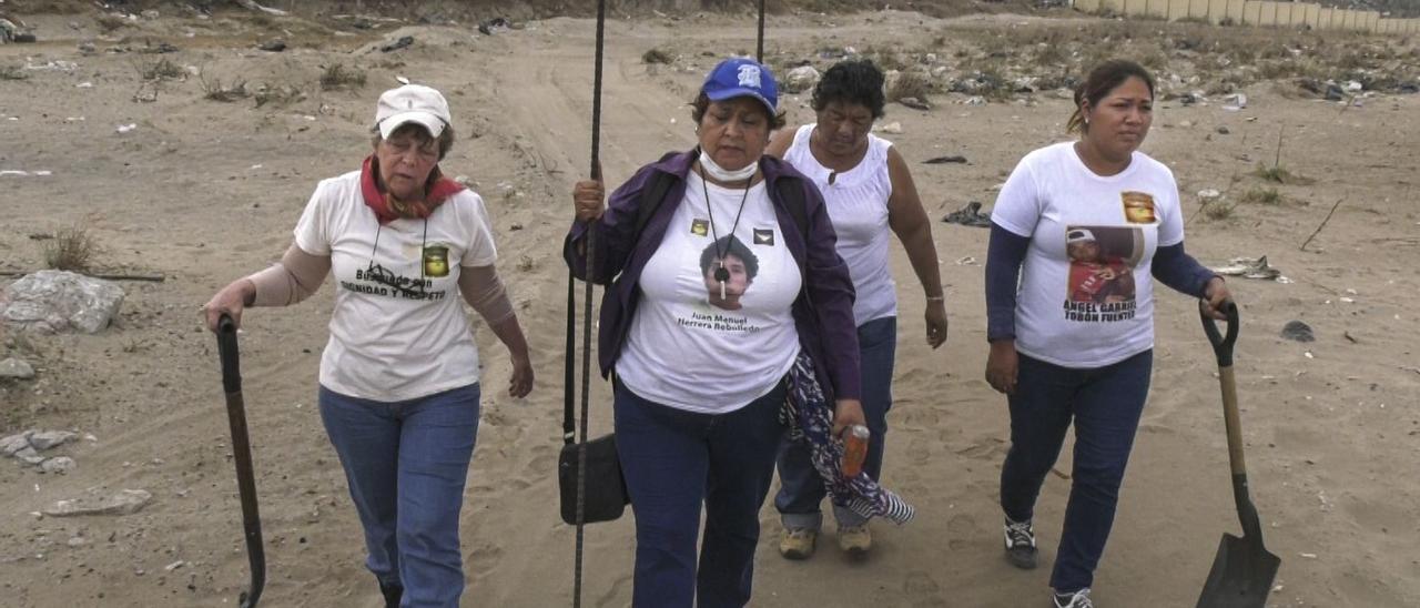 Mujeres del colectivo Solecito buscan a sus desaparecidos en Veracruz.