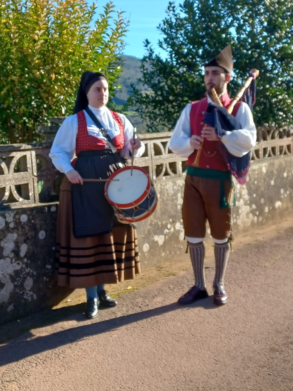 En imágenes: así fue la fiesta de Reyes y la ofrenda del ramu de Priesca (Villaviciosa)