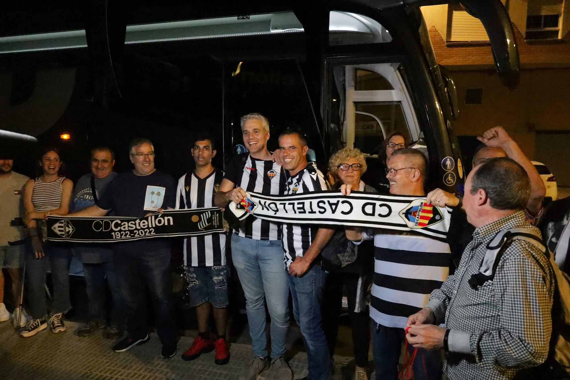 Galería | El autobús de los aficionados albinegros viaja lleno de ilusión a Riazor