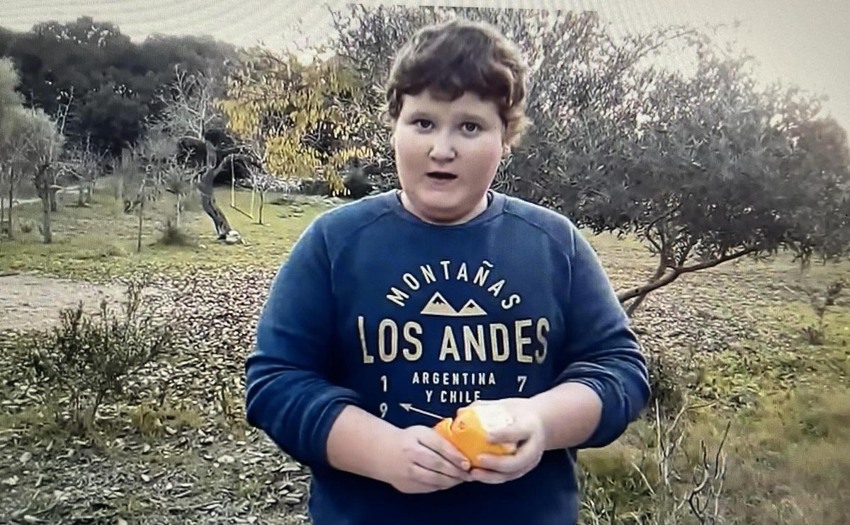 Miquel Montoro, 'influencer' mallorquín, enseña las bondades de la naranja.