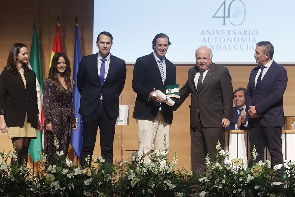 Entrega de las banderas con motivo del Día de Andalucía en Córdoba