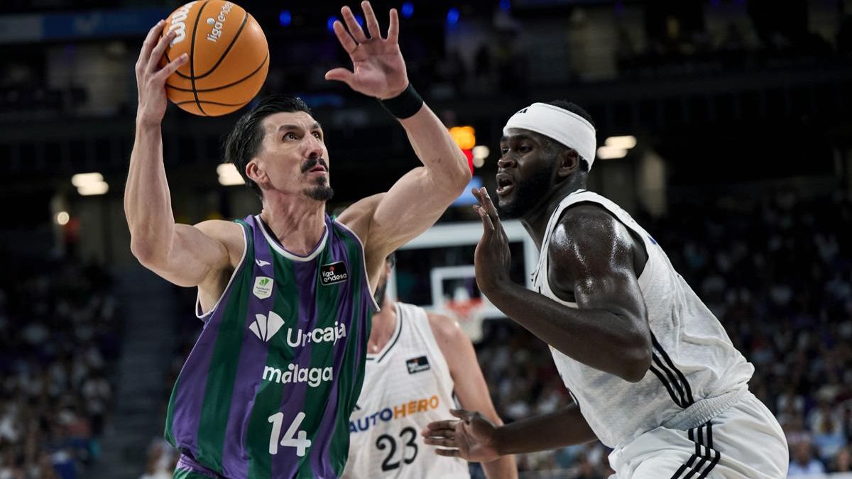Djedovic lanza a canasta ante la defensa de Garuba.