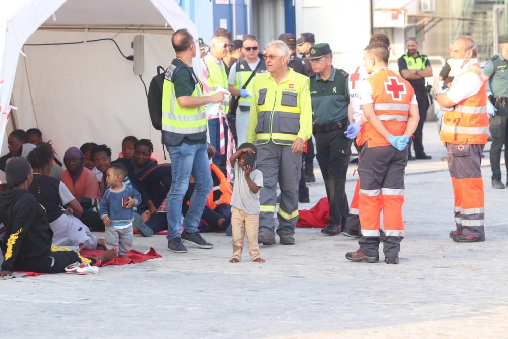 Llegan al puerto de Málaga 180 personas rescatadas de tres pateras