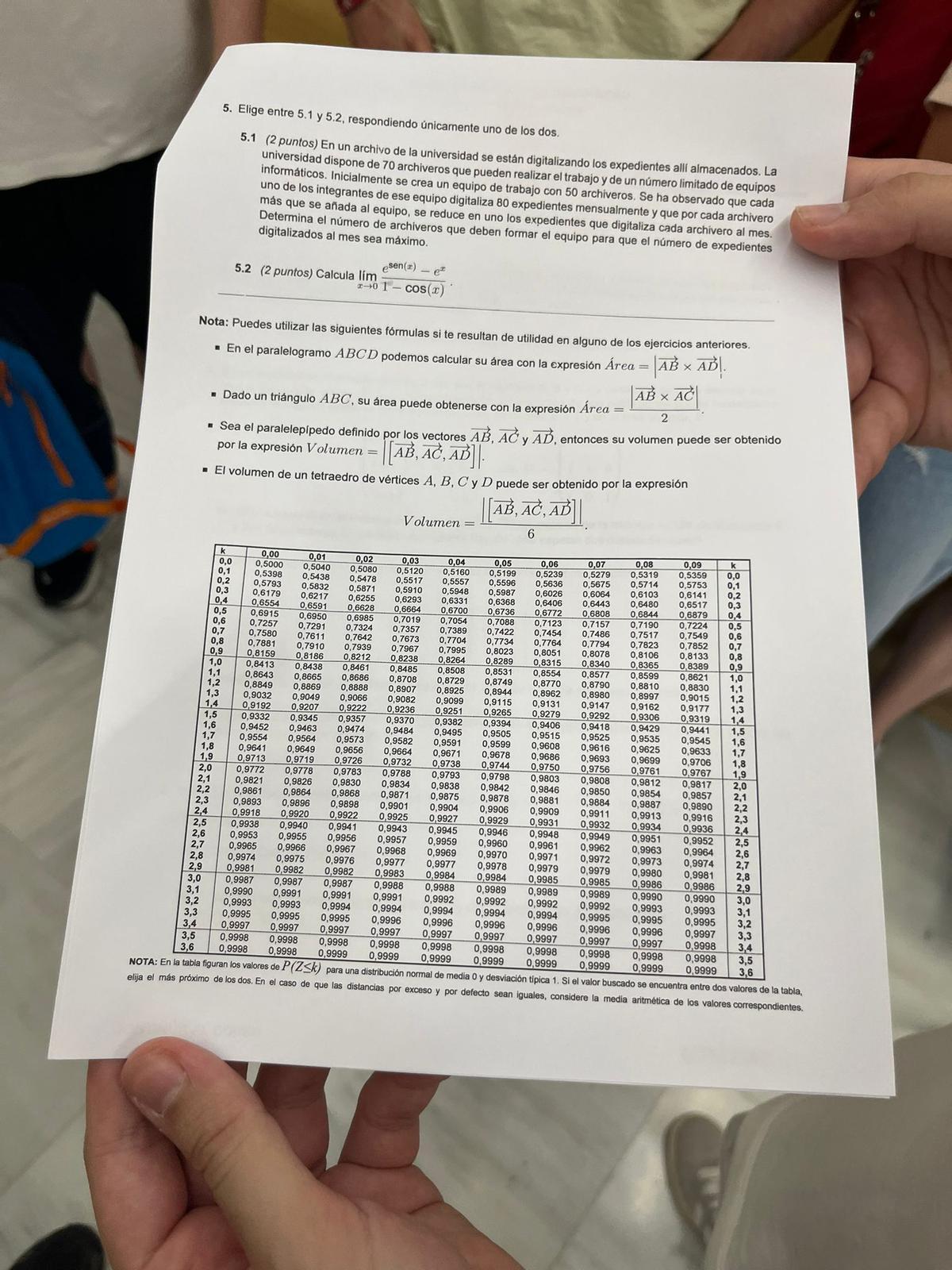 Tercera carilla del examen de Matemáticas II de la PAU 2026 en Aragón