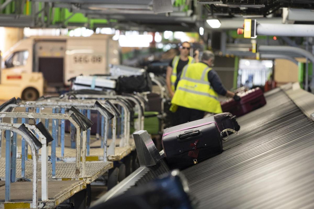 La T2 del aeropuerto de El Prat renueva la gestión de los equipajes para ganar seguridad.