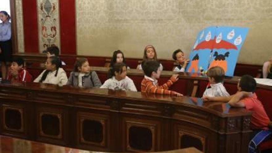 Pleno infantil celebrado ayer en el Ayuntamiento de Alicante.