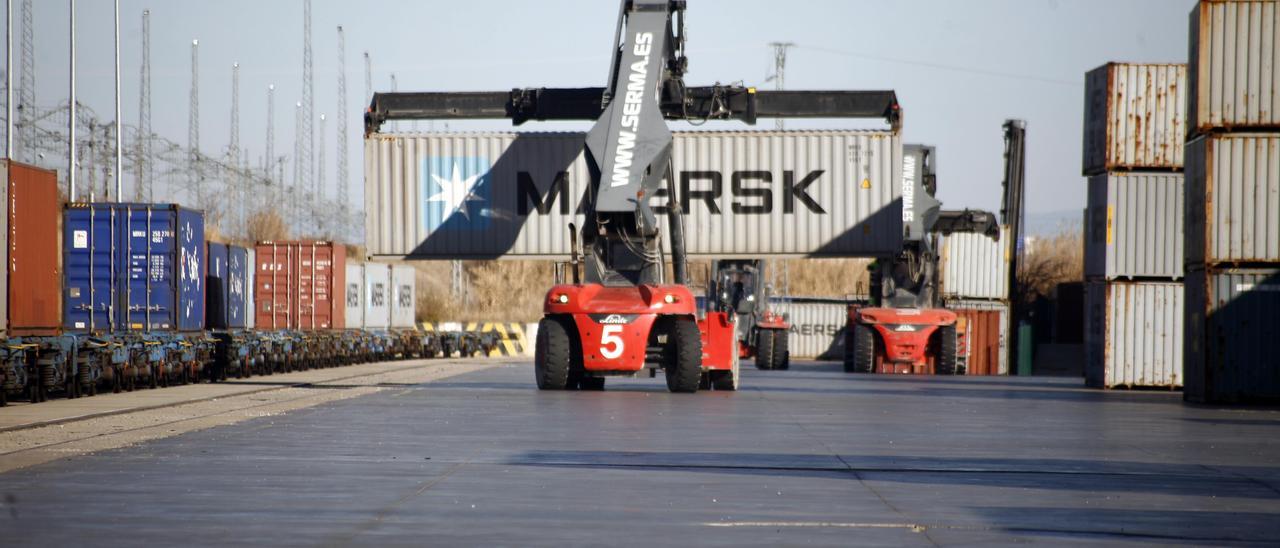 Un contenedor en la Terminal Marítima de Zaragoza, uno de los puntos neurálgicos del mercado exportador aragonés.