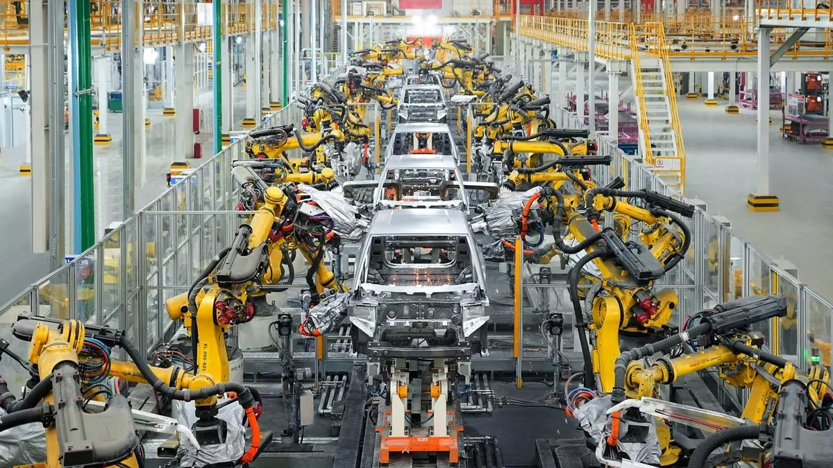 La guerra arancelaria reducirá un 3,7% la producción de vehículos hasta 2026
