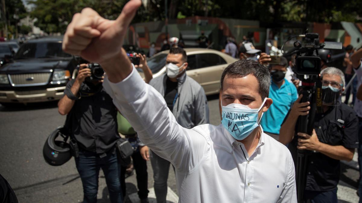 El líder opositor venezolano Juan Guaidó, en una protesta de trabajadores de la salud para exigir vacunas contra el covid-19, en Caracas (Venezuela).