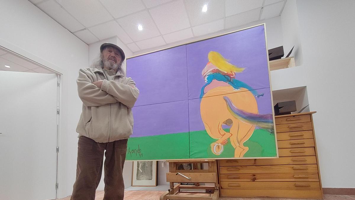 Carlos Gonzalo en la galería El Faro, de Llanes.