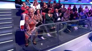 Ni con Manu ni con Rosa, el plató de Pasapalabra se viene arriba con Flor y su sensual baile