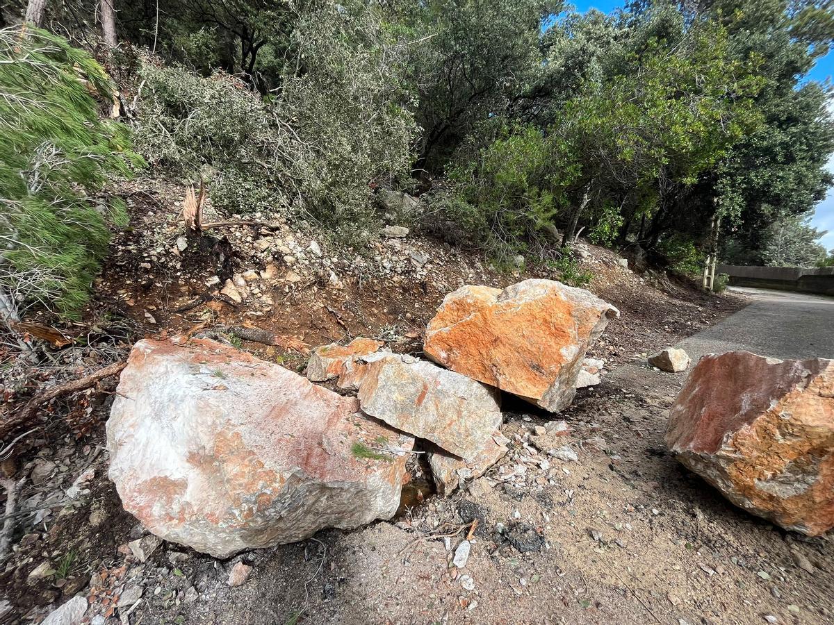 Las imágenes del gran desprendimiento de rocas en es Verger, en Esporles