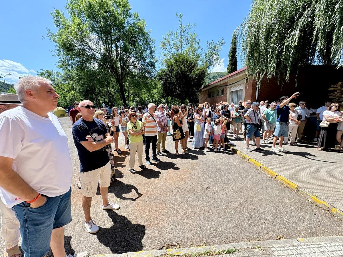 Participantes en el 50 aniversario del colegio El Parque, de Blimea
