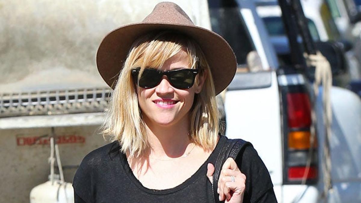 Reese Witherspoon, sonriente