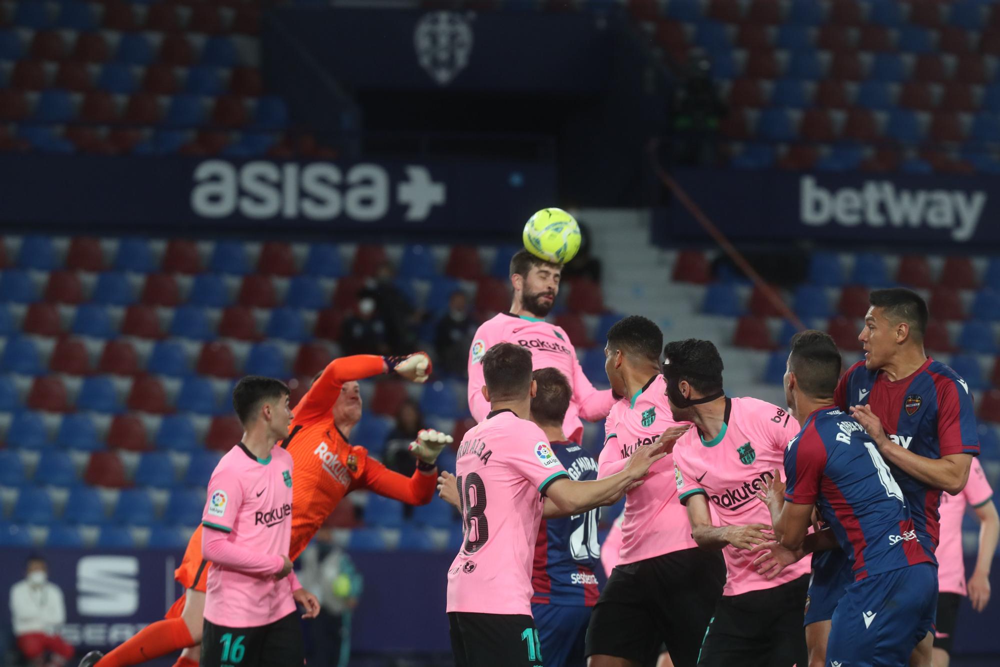 Las imágenes del empate entre el Levante y Barcelona en el Ciutat de València