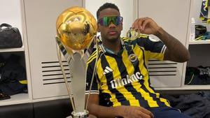 Jhon Durán celebrando el título del Fenerbahçe